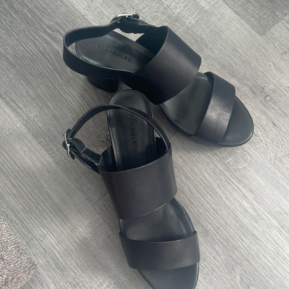 New Aerosolea, never been worn shoes. Purchased at Nordstrom Rack for $90.